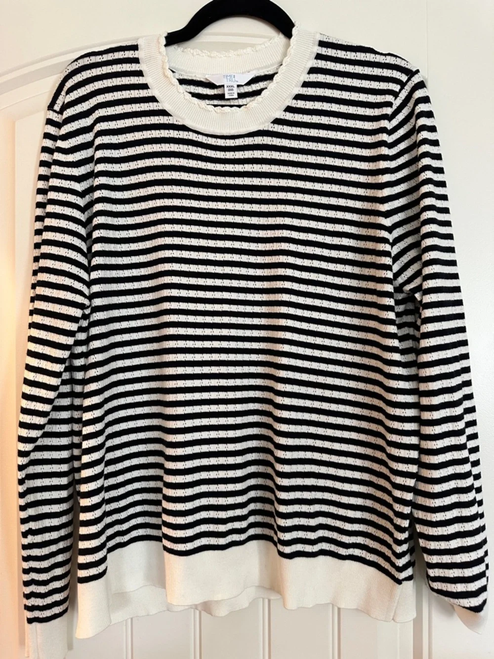Time and Tru Striped Black and White Sweater size XXL runs smaller - Picture 2 of 5